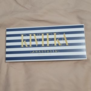 Anatasia Riviera pallet